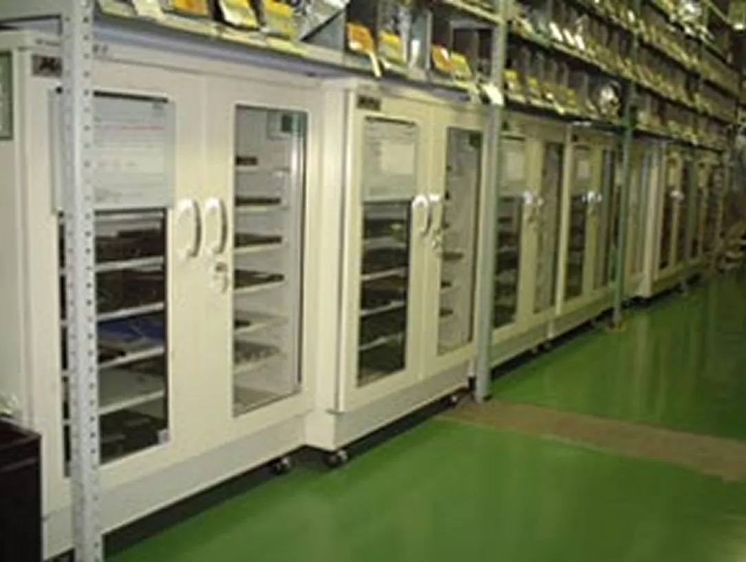 DXU-340 他品種少量生産の倉庫でのICパッケージの保管例