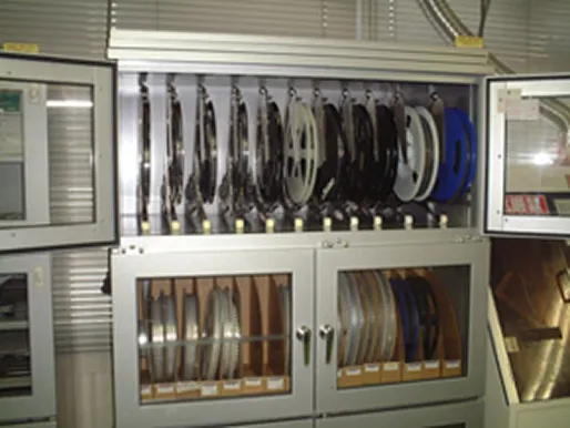 テープフィーダとテープリールの保管例