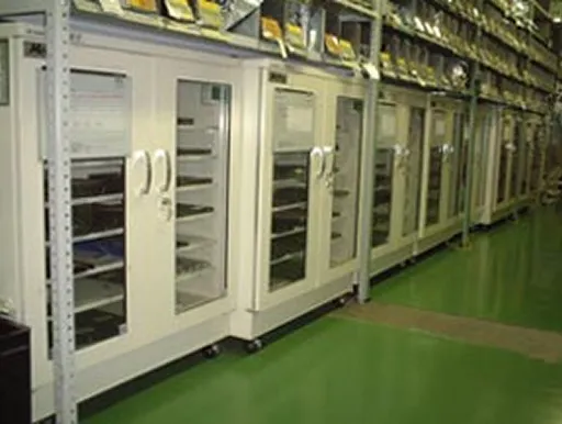 多品種少量生産の倉庫でのICパッケージの保管例